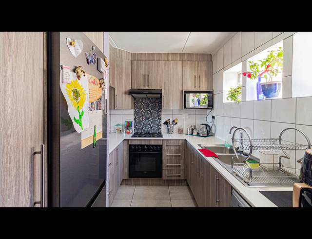 3 BEDROOM APARTMENT FOR SALE IN WINCHESTER HILLS
